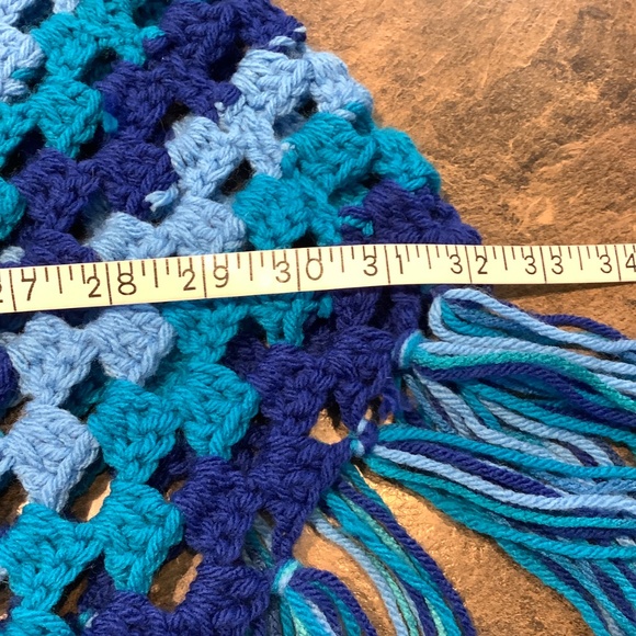 Beautiful hand-made crocheted Poncho One Size fits most - Picture 7 of 15